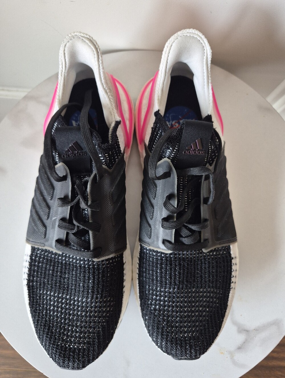 Adidas Women’s Black White Ultraboost Sneakers with Pink Heel Detail Size 9.5 - Picture 2 of 4